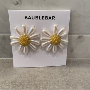NWT Baublebar Daisy Flower Stud Earrings